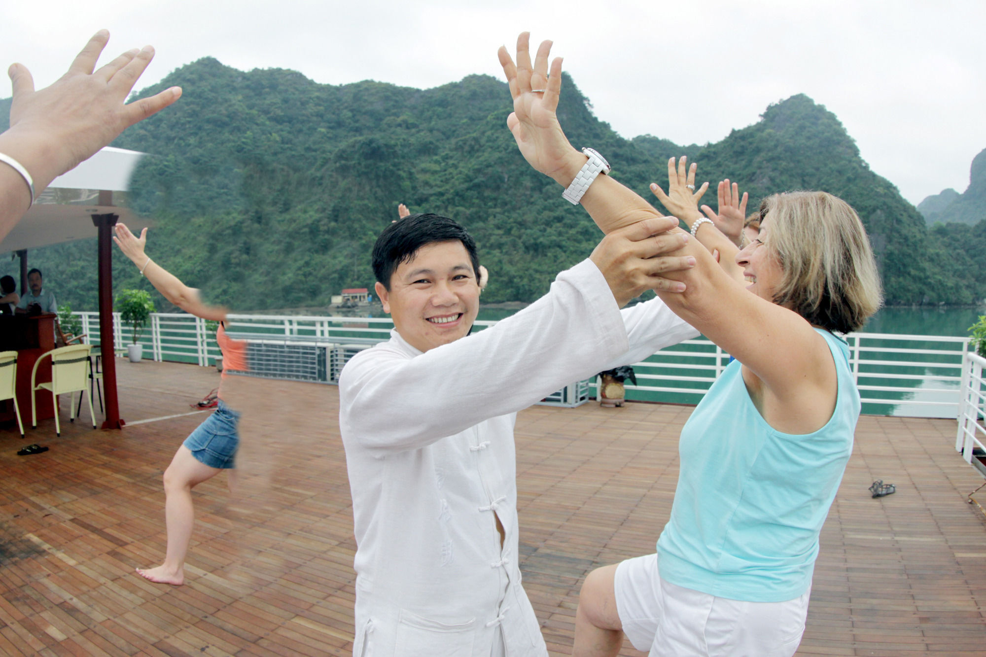 Huong Hai Sealife Cruise ฮาลอง ภายนอก รูปภาพ