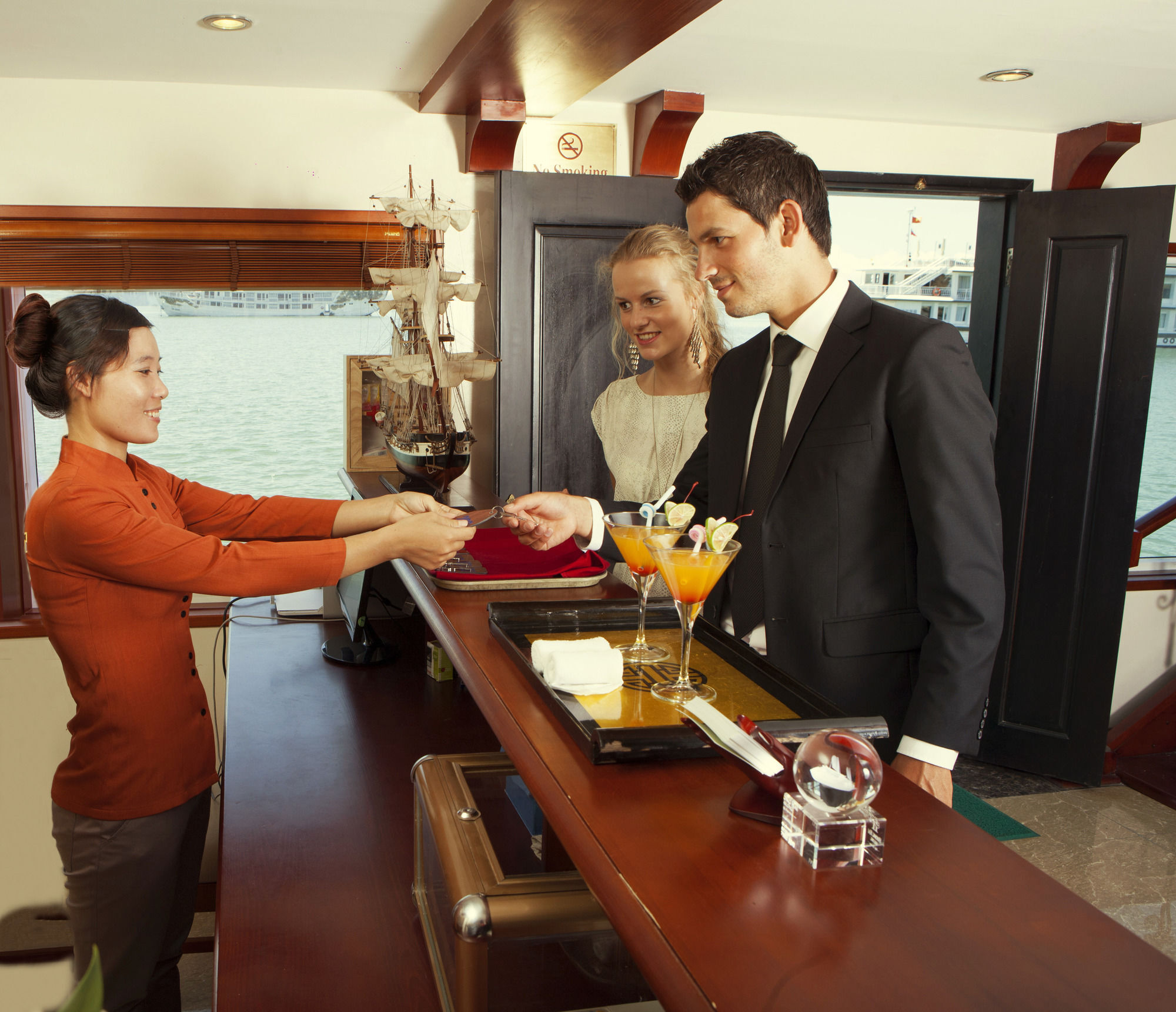 Huong Hai Sealife Cruise ฮาลอง ภายนอก รูปภาพ